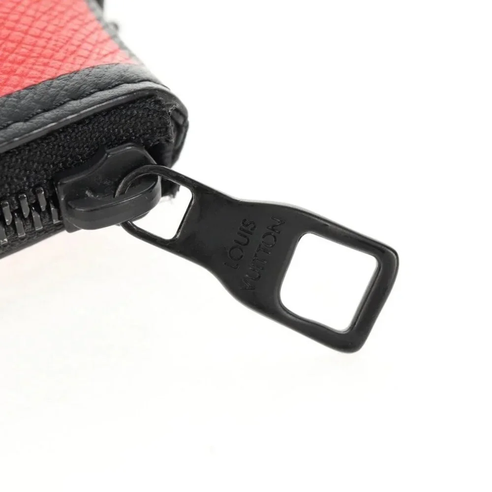 LOUIS VUITTON taiga rainbow Chain Pochette A4 Bag Black M30347 LV Auth 157880M - Picture 9 of 16